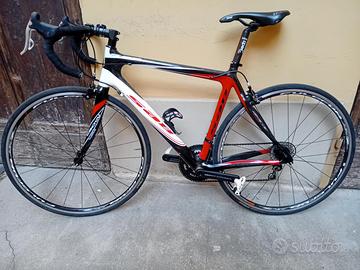 Bici da strada in carbonio-Campagnolo Centaur 10V