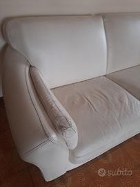 Divano in ecopelle bianco