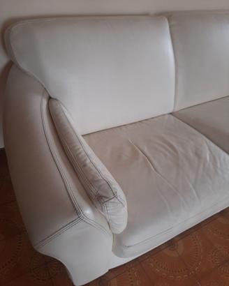Divano in ecopelle bianco