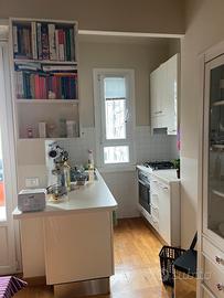 Cucina completa con elettrodomestici