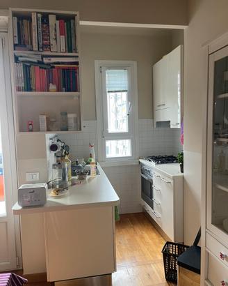 Cucina completa con elettrodomestici