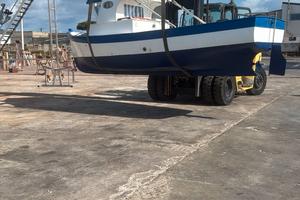 Barca in legno con motore 