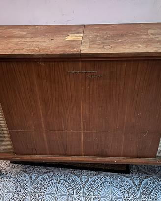 Mobile stereo e giradischi grundig