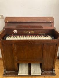 HARMONIUM PREMIATA FABBRICA BENIGNO CASTELLI