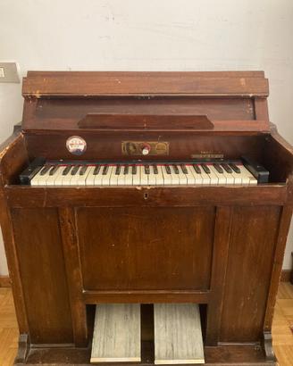 HARMONIUM PREMIATA FABBRICA BENIGNO CASTELLI