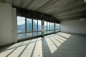 NEGOZIO A ROSTA