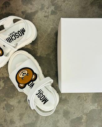 Nuovo sandalo Moschino