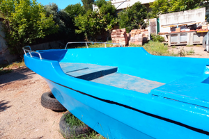 Imbarcazione tipo lanza