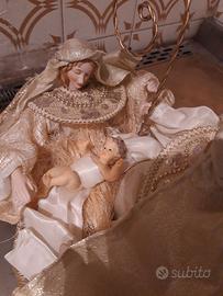 Presepe di stoffa e pupazzi di plastica 