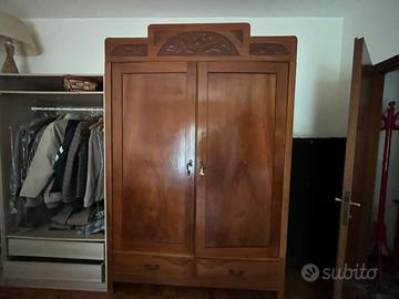 Grande armadio in legno massello – 240 cm