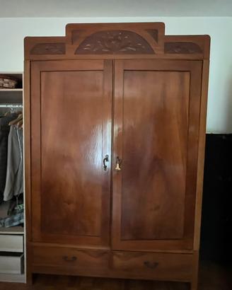 Grande armadio in legno massello – 240 cm