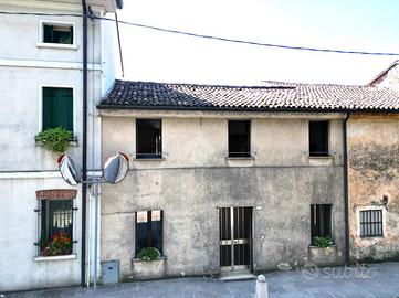 CASA DI CORTE A SANDRIGO