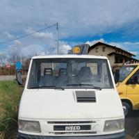 Iveco daily con gru patente C