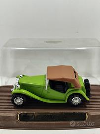 Modellino Auto Cabrio MG TC 1945