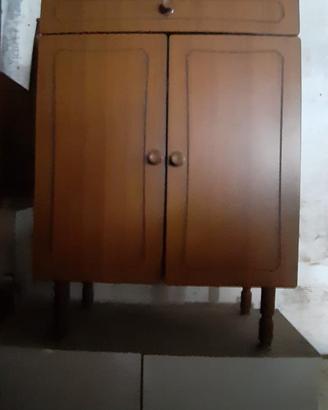 Mobiletto d epoca marrone scuro