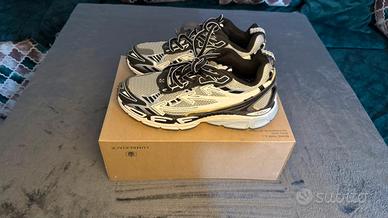 Chunky Runner Grigio e Crema, Stile Techwear Y2K