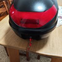 Bauletto scooter Kymco con chiave e kit montaggio