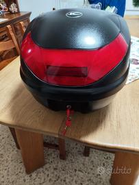 Bauletto scooter Kymco con chiave e kit montaggio