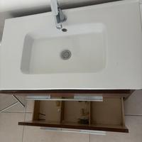 Lavandino bagno con mobile