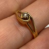 Anello in oro giallo e diamante