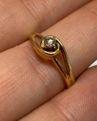 Anello in oro giallo e diamante
