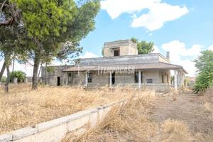 Ampia soluzione indipendente con terreno e deposit