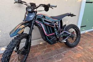talaria sting tl4000  con ruote maggiorate