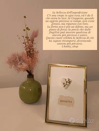 Cornice con cuore Kintsugi con incisione e pittura