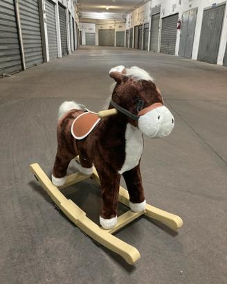Cavallo a Dondolo in Legno