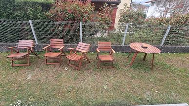 Tavolo e sedie da esterno
