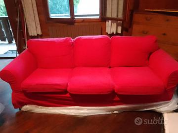 Divano tre posti Ikea 