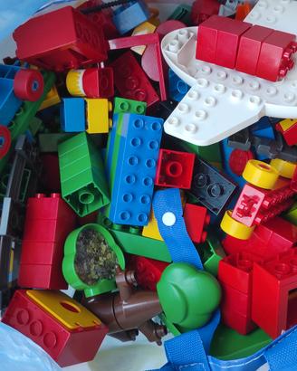 lego duplo bambini  una borsa grande piena 
