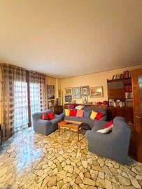 Appartamento di 128 m² con 5 locali e box auto a V