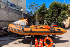 Gommone completo di motore fuoribordo 25 cv