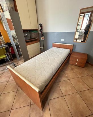 LETTO SINGOLO, DOGHE LEGNO + COMODINO + MATERASSO