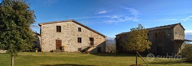 Appartamento con cucina nelle colline toscane