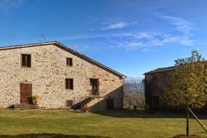 Appartamento con cucina nelle colline toscane