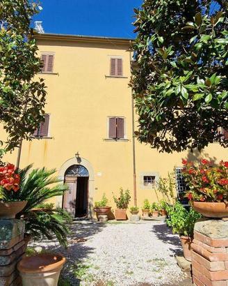 Rustico / Casale di 413 m² con più di 5 locali e b