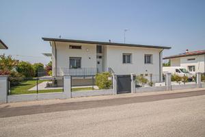 CASA INDIPENDENTE TRICAMERE: sicura, ristruttur...