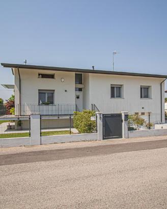 CASA INDIPENDENTE TRICAMERE: sicura, ristruttur...