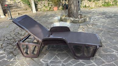 Lettini prendisole piscina mare