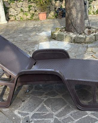 Lettini prendisole piscina mare