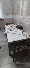 tavolo cucina con 2 sedie