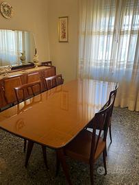 2 credenze, tavolo, 4 sedie