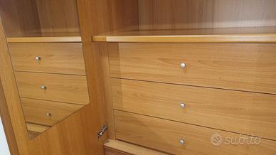 Armadio molto grande tutto in legno 