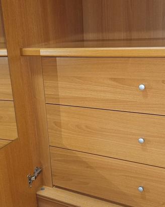 Armadio molto grande tutto in legno 