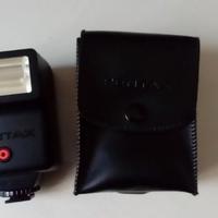 Flash Pentax AF200S con custodia.