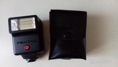 Flash Pentax AF200S con custodia.