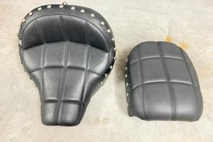 Selle Mustang per Harley Softail Street Bob