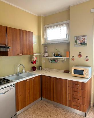Cucina completa di elettrodomestici